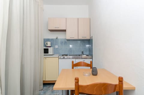 Apartment (A9) | Private kitchen