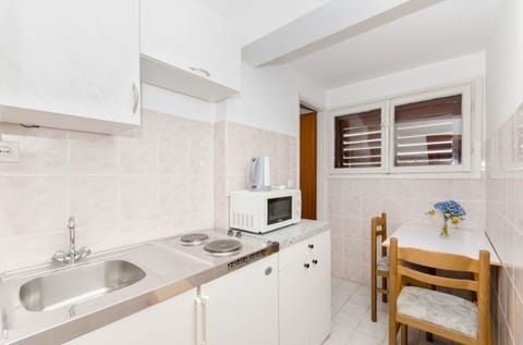 Apartment (A15) | Private kitchen