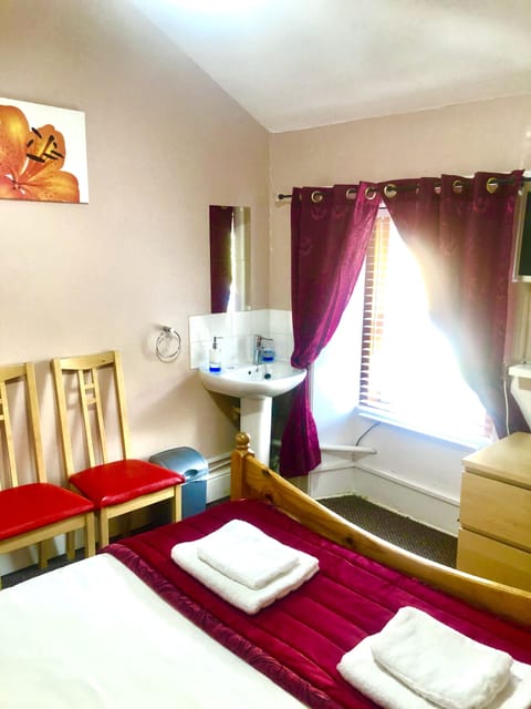 Double Room, Shared Bathroom | Individually decorated, individually furnished