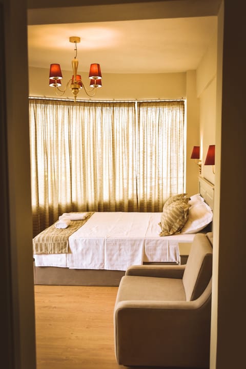 Deluxe Double Room, Balcony | In-room safe, desk, soundproofing, free WiFi