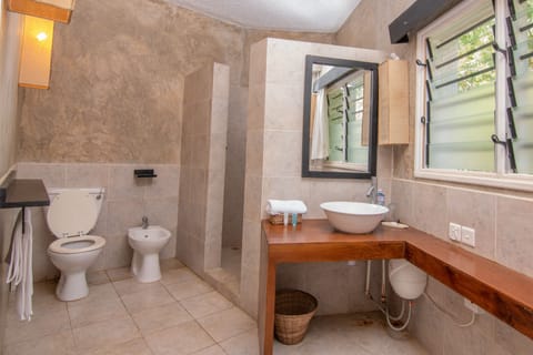 Standard Double Room | Bathroom | Towels