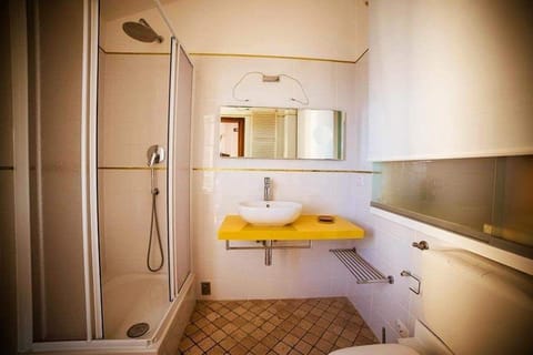 Suite | Bathroom | Shower, towels