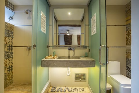 Standard Double Room | Bathroom | Shower, rainfall showerhead