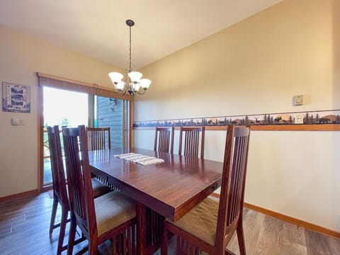 Condo, 3 Bedrooms, Hot Tub | In-room dining