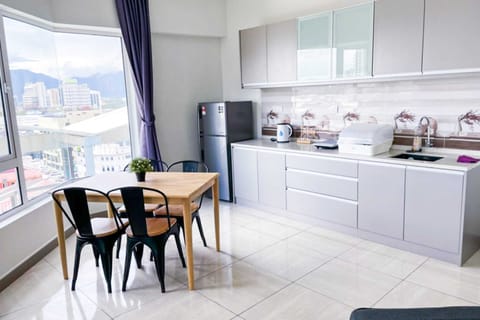 Comfort Apartment, Non Smoking (2) | Private kitchen | Full-size fridge, electric kettle