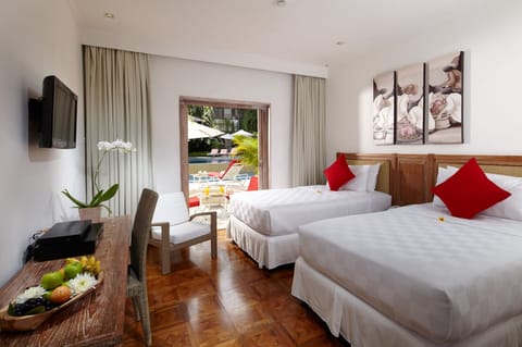 Deluxe Room | In-room safe, individually decorated, individually furnished, desk