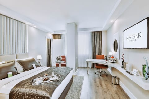 Premium Quadruple Room | Hypo-allergenic bedding, Select Comfort beds, minibar, in-room safe