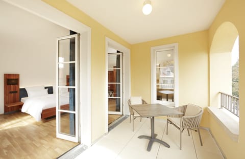 Deluxe Double Room, Balcony | Interior detail