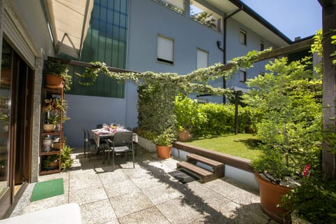 The terrace, the garden and the pergola