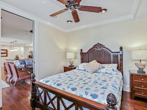 Bedroom #4. Queen bed.