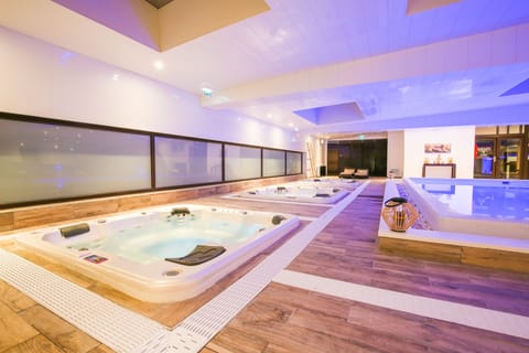 Sauna, spa tub, steam room, massages