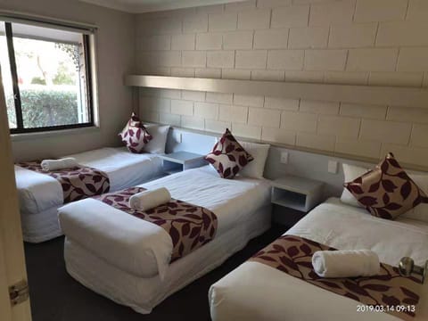 One Bedroom Sleeps 5 | Premium bedding, desk, iron/ironing board, free WiFi