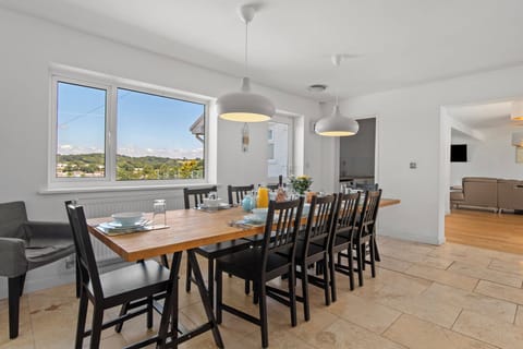 Luxury Cottage, Sea Views