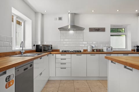 Luxury Cottage, Sea Views