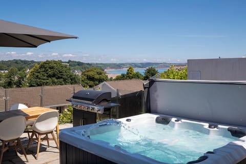 Luxury Cottage, Sea Views