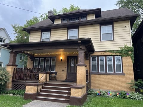 2000 Sq.Ft. 5 Bed, 2 & 1/2 Bath, big well lit, front porch to enjoy the evenings