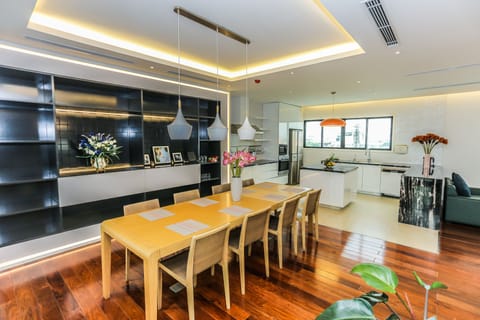 Duplex Suite, 3 Bedrooms | In-room dining