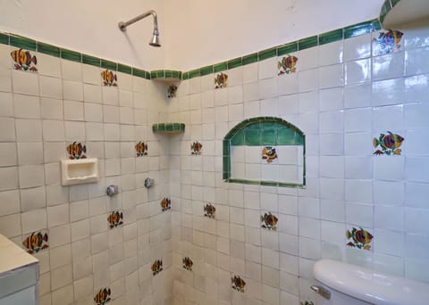 Standard Studio, 1 King Bed | Bathroom | Shower, rainfall showerhead, free toiletries, hair dryer