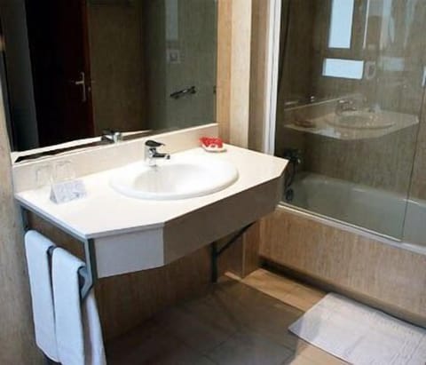 Double Room | Bathroom sink