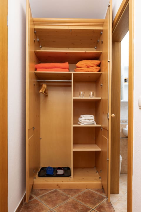 Classic Twin Room, 2 Twin Beds, Non Smoking, Air conditioning | Desk, free WiFi, bed sheets