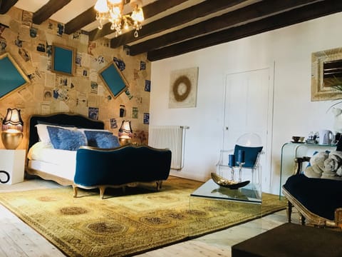 Double Room, Courtyard View (Folie de Ginette) | Individually decorated, individually furnished, free WiFi, bed sheets