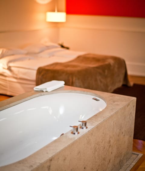 CORTIINA Suite | Deep soaking bathtub