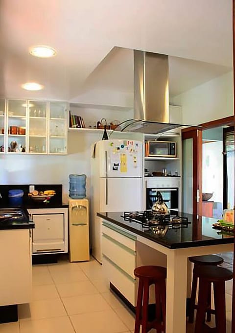 Superior House | Private kitchen | Fridge, microwave, oven, stovetop