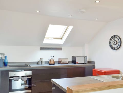 Fully appointed kitchen | The Sailmaker&rsquo;s Loft, Anstruther