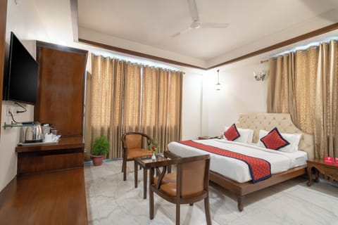 Executive Room, 1 Bedroom, Non Smoking, Private Bathroom | Premium bedding, minibar, in-room safe, desk