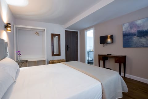 Double Room Single Use | Free WiFi, bed sheets