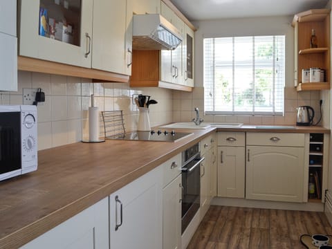 Kitchen | Sonny Cottage, Garnant, near Ammanford