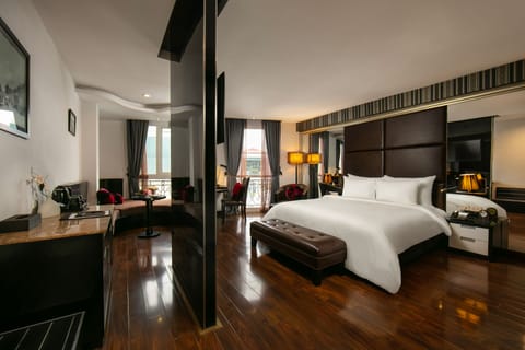 Junior Suite | Premium bedding, pillowtop beds, minibar, in-room safe