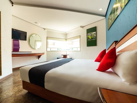 Premier Room, 1 King Bed | Free WiFi, bed sheets, wheelchair access