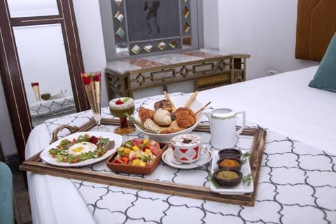 Daily cooked-to-order breakfast (EUR 10 per person)