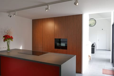 The high-tech kitchen is unobtrusive, but shows all its strengths when the doors open.