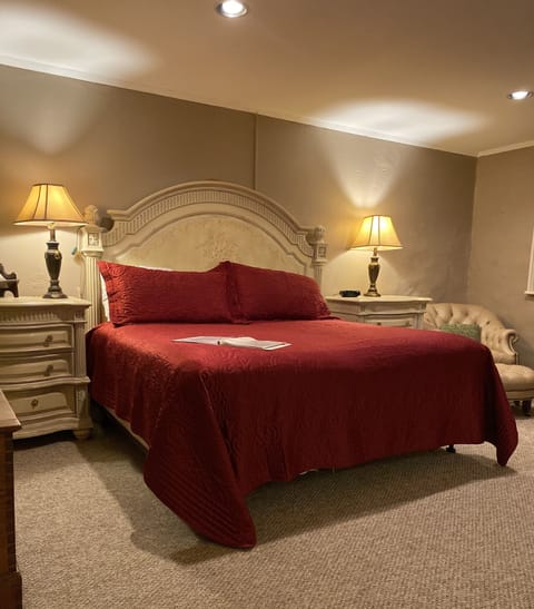 Basic Single Room, 1 Queen Bed | Premium bedding, pillowtop beds, individually decorated