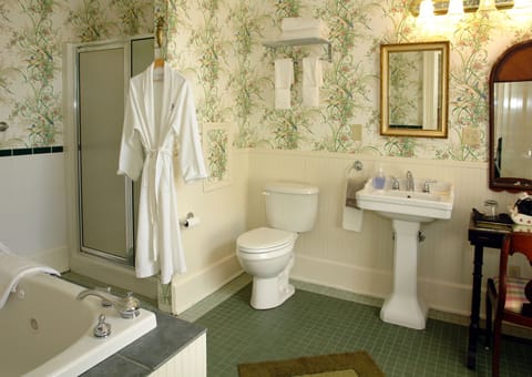 Luxury Room, 1 King Bed | Bathroom | Hair dryer, bathrobes, towels