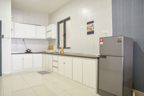 Superior Studio | Private kitchen | Fridge, microwave, stovetop, electric kettle