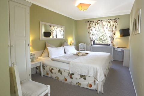 Classic Double Room | Hypo-allergenic bedding, in-room safe, individually decorated