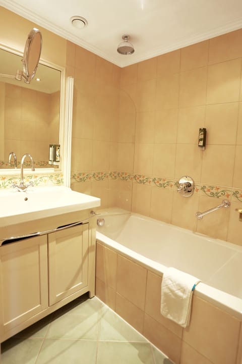 Double Room (Blesius Garden) | Bathroom | Hair dryer, towels