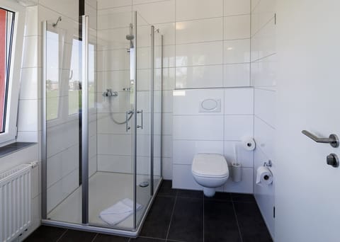 Deluxe Double Room, Balcony, Lake View | Bathroom | Hair dryer, bathrobes, slippers, towels