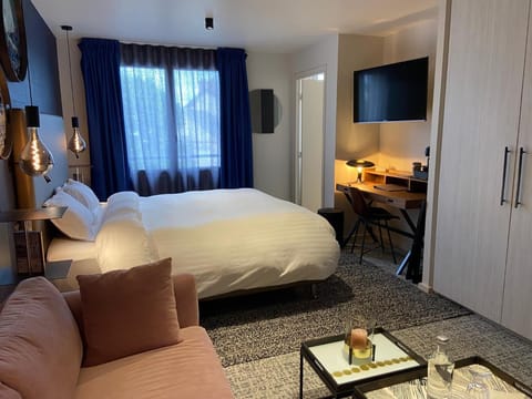 In-room safe, individually decorated, individually furnished, desk