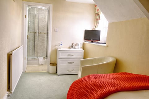 Luxury Single Room (Mostyn) | Individually decorated, individually furnished, laptop workspace