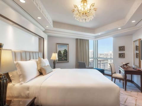 Panoramic Suite, 1 Bedroom (Kaaba View) | Premium bedding, minibar, in-room safe, individually decorated