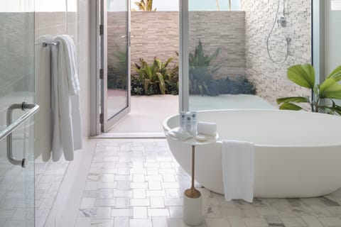 Luxury Room, 4 Bedrooms, Non Smoking, Oceanfront | Bathroom | Separate tub and shower, deep soaking tub, rainfall showerhead