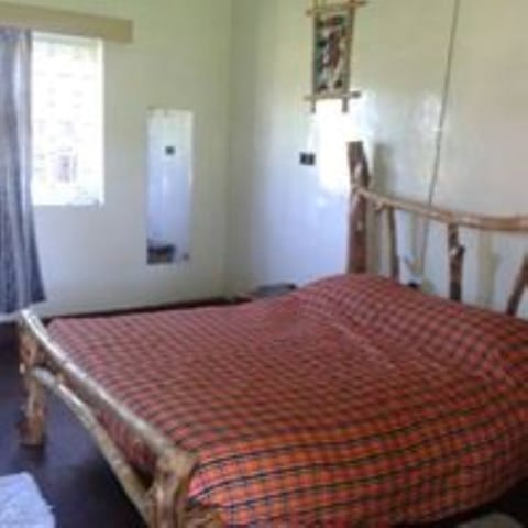 Double Room | Premium bedding, memory foam beds, desk, free WiFi