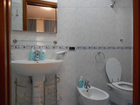 Standard Double Room, Private Bathroom | Bathroom | Shower, hair dryer