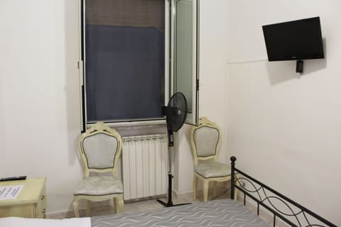 Double Room, Shared Bathroom | Iron/ironing board, free WiFi