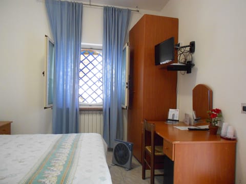 Economy Double Room | Iron/ironing board, free WiFi