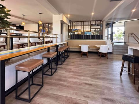 Breakfast, lunch, dinner served; Indian cuisine